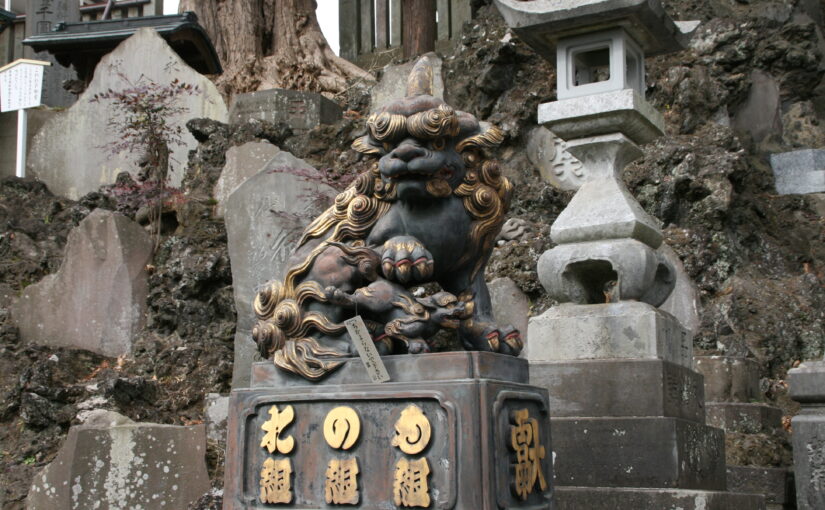Au temple « Narita san Shinshō-ji » : koma inu