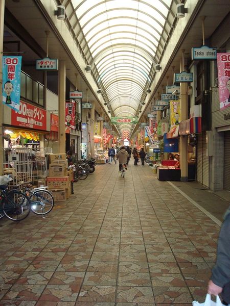 Fichier:L'allee couverte.jpg